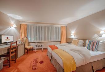 Hotel Central, Spa & lounge bar allows 18 year olds to book a room