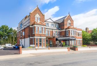 Arona Guest Hotel allows 18 year olds to book a room