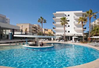 JS Palma Stay - Adults Only allows 18 year olds to book a room