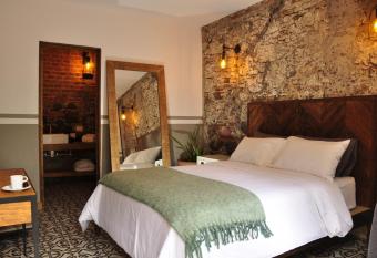 Clandestino Hotel - Adults Only allows 18 year olds to book a room