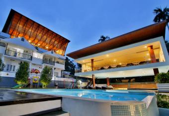 Le Villagio Resort & Domes has rooms with a private hot tub