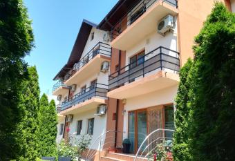 Casa Mevas has Balcony rooms