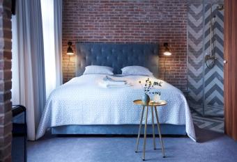 Five Rooms allows 18 year olds to book a room