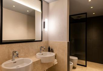 Hotel Le Dune Piscinas allows 18 year olds to book a room