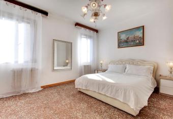 Ca Biennale has Smoking/Balcony rooms