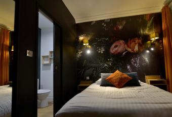 H  tel Le Tiburon allows 18 year olds to book a room