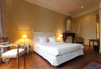 Hostellerie du Coq d Or has Balcony rooms