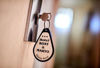 Hotel Roxy & Maryo- Restaurant -Terasa- Loc de joaca pentru copii -Parcare gratuita has Balcony rooms
