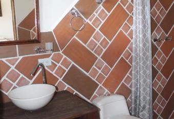 Hotel, Bungalows, Chalet y Caba  as Aventura Park Villa De Leyva La Periquera has rooms with a private hot tub