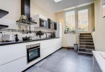 Nadia B&B allows 18 year olds to book a room