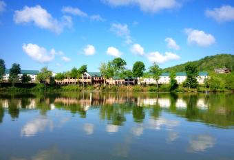 Stonewall Resort allows 18 year olds to book a room