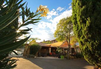 Logis Auberge C  t   Jardin has Balcony rooms