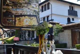 Arbat Guest Rooms has Balcony rooms