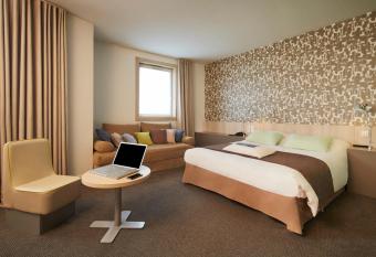ibis Styles Gu  ret has Balcony rooms