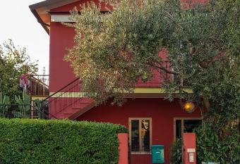 La Casa Rossa allows 18 year olds to book a room