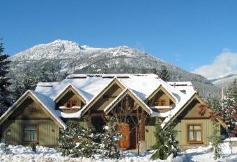 Whistler Alpine Chalet Retreat & Wellness has Balcony rooms