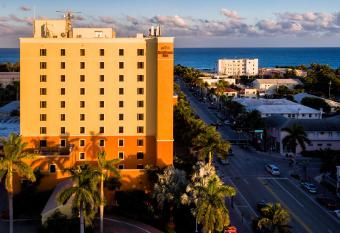 The Atlantic Suites on the Ave has Balcony rooms