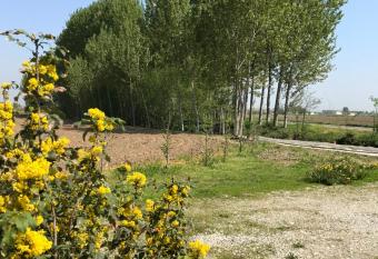 Cascina Garaita has Balcony rooms