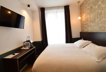 H  tel Bonne Nouvelle allows 18 year olds to book a room