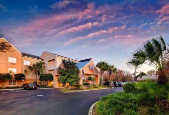 Fairfield Inn & Suites by Marriott Ocala allows 18 year olds to book a room