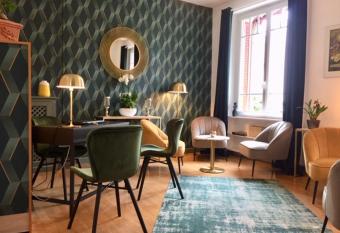 H  tel Coeur De Loire allows 18 year olds to book a room