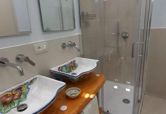 B&B Affittacamere La Dolce Mela has rooms with a private hot tub