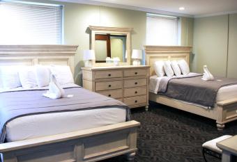 City Hall Grand Hotel has rooms with a private hot tub