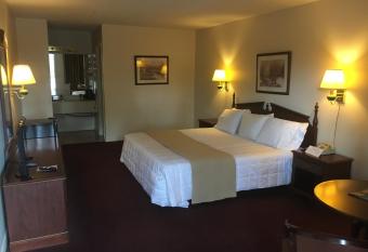 Alpine Lodge allows 18 year olds to book a room