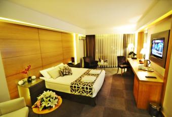 Silivri Park Hotel allows 18 year olds to book a room