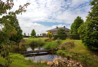 Villa het Bascour has Balcony rooms