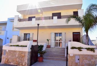 Villa Esperanza has Balcony rooms