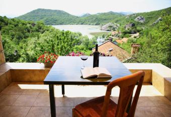 Villa Skadar Lake has Balcony rooms