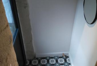 Le 22 grand rue allows 18 year olds to book a room