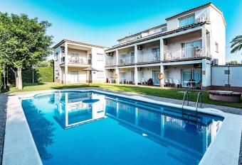 Apartamentos Sunway Tara allows 18 year olds to book a room