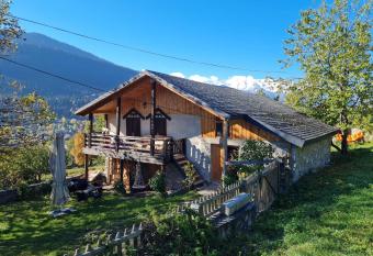 Nadia Guesthouse has Balcony rooms