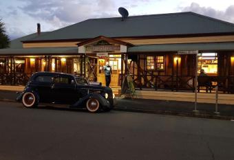 Bororen Hotel Motel has Balcony rooms