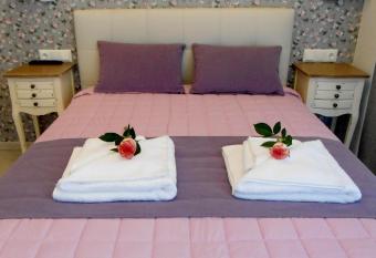 Petrakis sunset has Balcony rooms