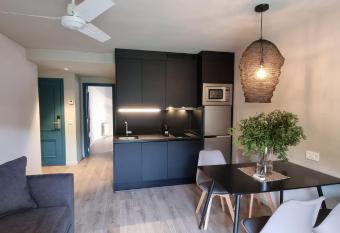 Tierra Boutique, Tierra Suites y Tierra Valles Apartamentos allows 18 year olds to book a room