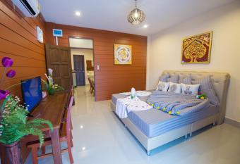 Sri Siam Resort has Balcony rooms