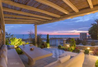 Sunrise Pelion Sea View Villas allows 18 year olds to book a room