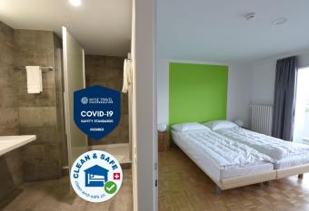 Nyon Hostel has Balcony rooms