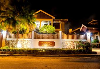 Mahogany Lodge, Cantonments has Smoking rooms