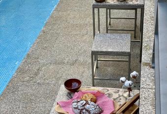 Hotel Santa Clara allows 18 year olds to book a room