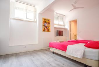 Tagus 5 Colours Suites allows 18 year olds to book a room
