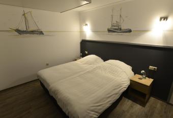 Havenzicht Westkant allows 18 year olds to book a room