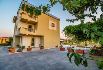 Il Gallo Con Gli Stivali has Balcony rooms