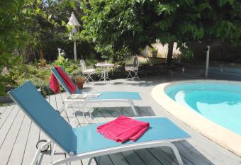 L Arbre D Ange allows 18 year olds to book a room