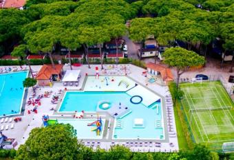 DENA Chalets - Lido di Spina at the Beach has Balcony rooms