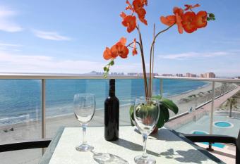 Rentyplus Mar Azul MangaNorte allows 18 year olds to book a room