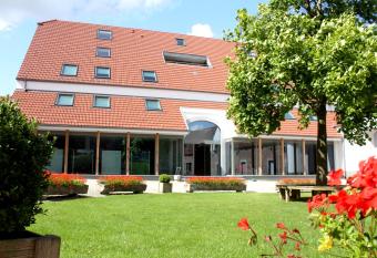 Relais de L Empereur allows 18 year olds to book a room